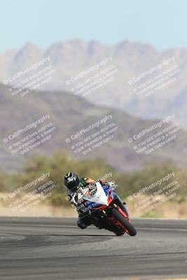 media/Oct-30-2025-Racers Edge (Thu) [[dabbdaf680]]/3-B Group/Session 2 (Turn 14)/